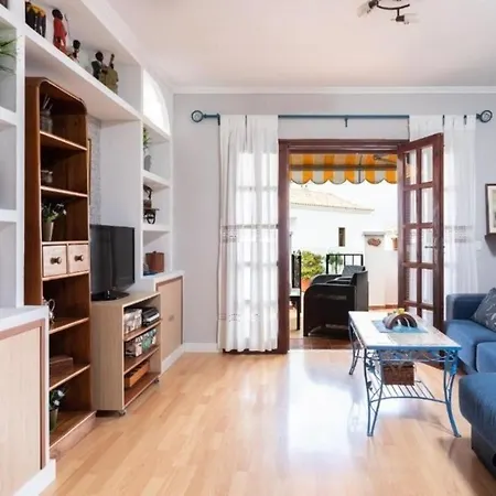 Ferienhaus Mit Balkon, Terrassen Und Gemeinschaftspool