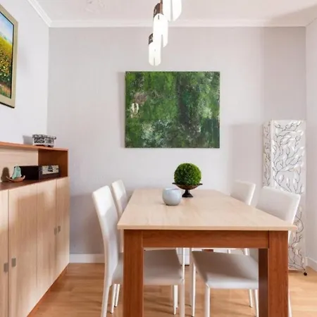 Ferienhaus Mit Balkon, Terrassen Und Gemeinschaftspool